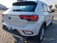 Usata VW T-Roc Life 110 CV (80 kW) 2023 Beige SUV