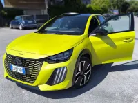 Usata Peugeot 208 GT 101 CV (74 kW) 2024 Giallo Utilitaria