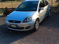 Usata Ford Fiesta 68 CV (50 kW) 2006 Grigio Utilitaria