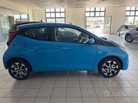 Usata Toyota Aygo X-play 72 CV (52 kW) 2019 Blu azzurro Utilitaria