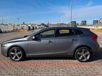 Usata Volvo V40 120 CV (88 kW) 2017 Grigio Berlina