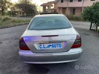 Usata Mercedes E270 177 CV (130 kW) 2003 Grigio Berlina