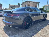 Usata Porsche Panamera 439 CV (322 kW) 2017 Grigio vulcano Utilitaria