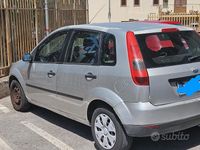 Usata Ford Fiesta 68 CV (50 kW) 2004 Grigio Utilitaria