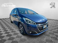 Usata Peugeot 208 Allure 75 CV (55 kW) 2015 Blu Utilitaria