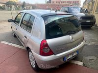 Usata Renault Clio II 58 CV (42 kW) 2008 Gray Berlina