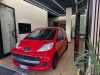 Usata Peugeot 107 68 CV (50 kW) 2010 Rosso Utilitaria