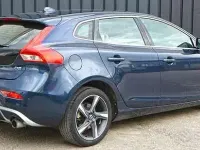 Usata Volvo V40 R-Design Momentum 115 CV (84 kW) 2015 Blu/azzurro Berlina