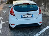 Usata Ford Fiesta 68 CV (50 kW) 2010 Bianco Utilitaria
