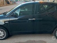 Usata Lancia Ypsilon Gold 95 CV (69 kW) 2017 Nero Utilitaria