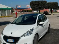 Usata Peugeot 208 68 CV (50 kW) 2015 Bianco Utilitaria