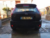 Usata Ford Fiesta 103 CV (75 kW) 2006 Nero Utilitaria