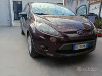 Usata Ford Fiesta Titanium 68 CV (50 kW) 2011 Marrone Berlina