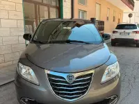 Usado Lancia Ypsilon Gold 69 HP (50 kW) 2015 Cinzento Citadino