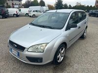 Begagnad Ford Focus S 90 HK (66 kW) 2005 Grå Kombi