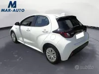 Usata Toyota Yaris Hybrid Business Edition 116 CV (85 kW) 2021 Bianco Berlina