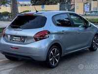 Usata Peugeot 208 Signature Sky 102 CV (75 kW) 2020 Grigio Utilitaria