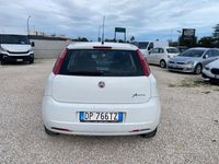 Usata Fiat Grande Punto Dynamic 65 CV (47 kW) 2008 Bianco Utilitaria