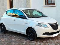 Usata Lancia Ypsilon Gold 69 CV (50 kW) 2015 Bianco Utilitaria