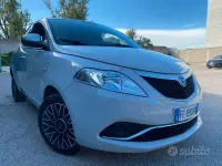 Usata Lancia Ypsilon 69 CV (50 kW) 2016 Grigio Utilitaria