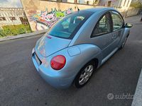 Usata VW New Beetle 105 CV (77 kW) 2004 Blu Utilitaria