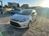 Usata Ford Fiesta Titanium 70 CV (51 kW) 2012 Grigio Berlina