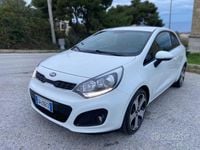 Usata Kia Rio 90 CV (66 kW) 2014 Bianco pastello Utilitaria