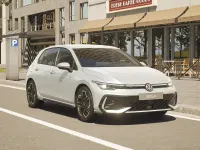 Nuova VW Golf VIII R-line Plus 150 CV (110 kW) 2026 Dolomite silver metallizzato Berlina