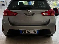 Usata Toyota Auris Lounge 90 CV (66 kW) 2014 Grigio Berlina