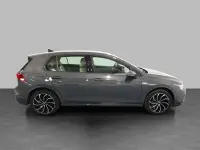 Usata VW Golf VIII Life 110 CV (80 kW) 2022 Dolphin grey metallizzato Berlina