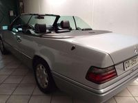 Usata Mercedes E200 136 CV (100 kW) 1994 Cabrio