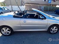 Usata Peugeot 206 CC 109 CV (80 kW) 2004 Grigio Cabrio