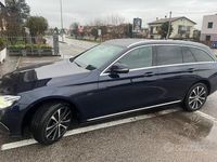Usata Mercedes E300 245 CV (180 kW) 2019 Blu Station wagon