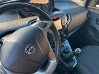 Usado Lancia Ypsilon 85 HP (62 kW) 2018 Vermelho Citadino