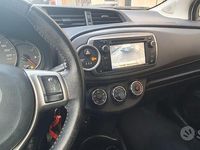 Usata Toyota Yaris Lounge 70 CV (51 kW) 2013 Bianco Berlina