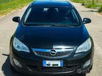 Usata Opel Astra 110 CV (80 kW) 2012 Nero Station wagon