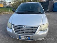 Usata Chrysler Voyager 150 CV (110 kW) 2006 Grigio Monovolume