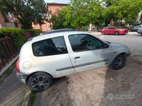 Usata Renault Clio II 54 CV (39 kW) 2000 Grigio
