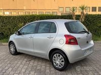 Usata Toyota Yaris 90 CV (66 kW) 2007 Grigio Utilitaria