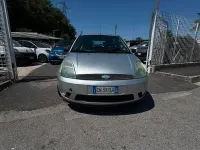 Usata Ford Fiesta Ambiente 75 CV (55 kW) 2004 Grigio Utilitaria