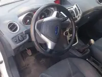 Usata Ford Fiesta Titanium 97 CV (71 kW) 2010 Bianco Berlina