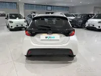 Usata Toyota Yaris Hybrid Active 116 CV (85 kW) 2025 Bianco Berlina