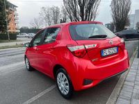 Usata Toyota Yaris Active 69 CV (50 kW) 2017 Rosso Berlina
