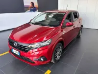 Usata Dacia Sandero Comfort 101 CV (74 kW) 2022 Rosso fusion Berlina
