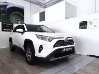Usata Toyota RAV4 Hybrid Active 178 CV (130 kW) 2024 Bianco SUV