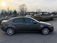 Usata Alfa Romeo 159 Distinctive 160 CV (117 kW) 2006 Grigio quarzo Berlina