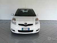 Usata Toyota Yaris Sol 90 CV (66 kW) 2011 Bianco Utilitaria