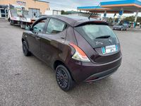 Usata Lancia Ypsilon 80 CV (58 kW) 2013 Viola Utilitaria