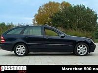 Usado Mercedes C320 Elegance 218 CV (160 kW) 2001 Azul Familiar