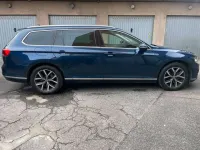 Usata VW Passat Executive 150 CV (110 kW) 2022 Blu/azzurro Station wagon